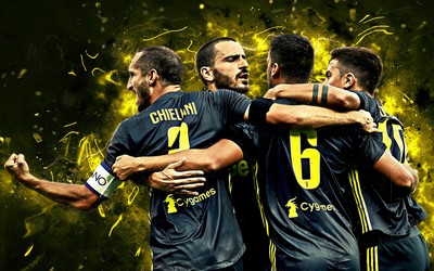 AK体育热评-凯特琳福特更衣柜里的照片